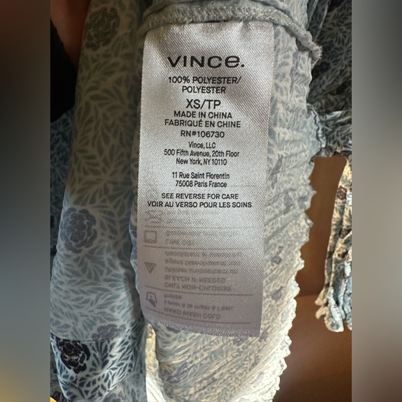 Vince Camellia Print Pleated Blouse, Pale Bay Blue, XS, Never Worn NWOT New! - Picture 9 of 10